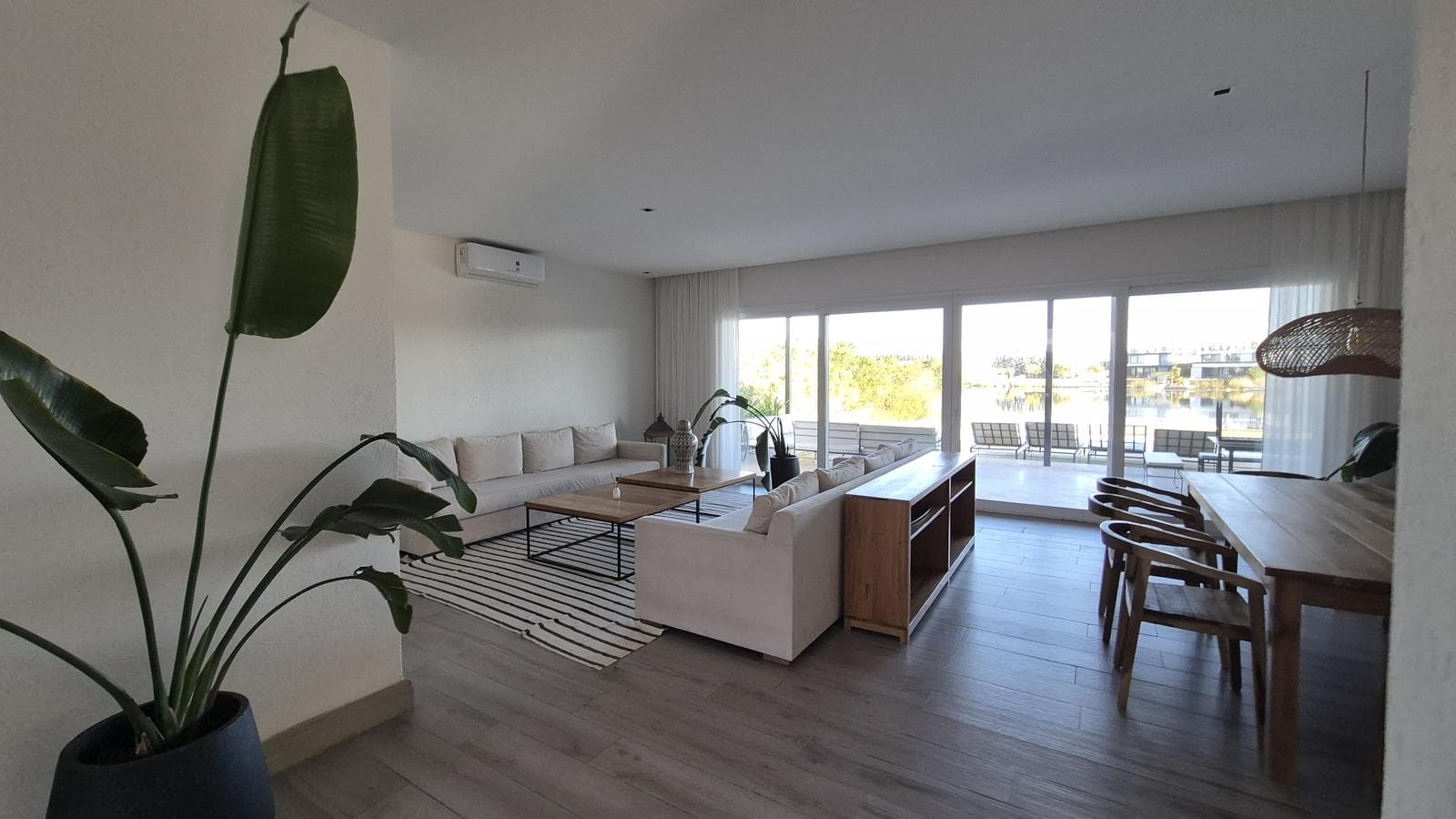 Luxury home with 5 en-suite bedrooms overlooking the lagoon in Barbarita—FOR SALE and FOR RENT