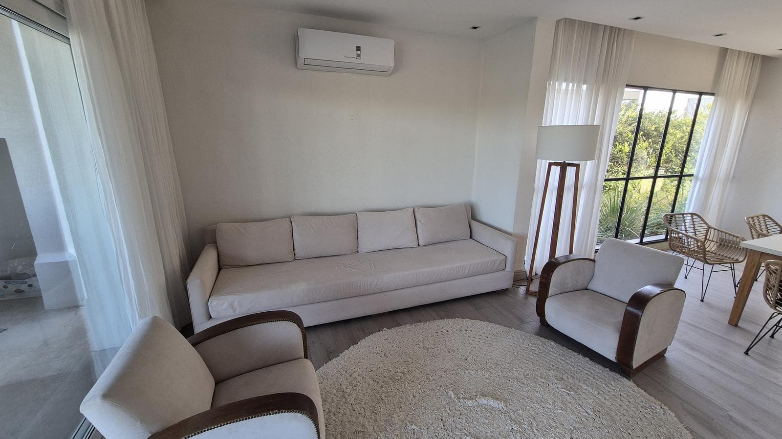Luxury home with 5 en-suite bedrooms overlooking the lagoon in Barbarita—FOR SALE and FOR RENT