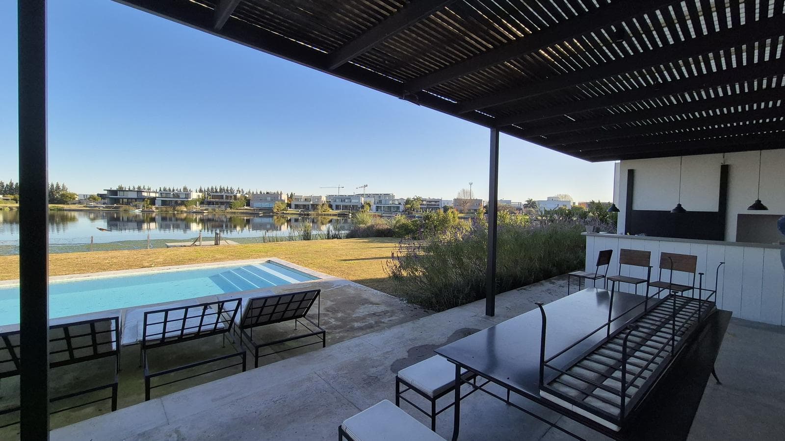 Luxury home with 5 en-suite bedrooms overlooking the lagoon in Barbarita—FOR SALE and FOR RENT