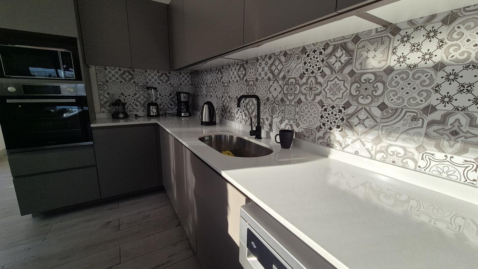 Luxury home with 5 en-suite bedrooms overlooking the lagoon in Barbarita—FOR SALE and FOR RENT