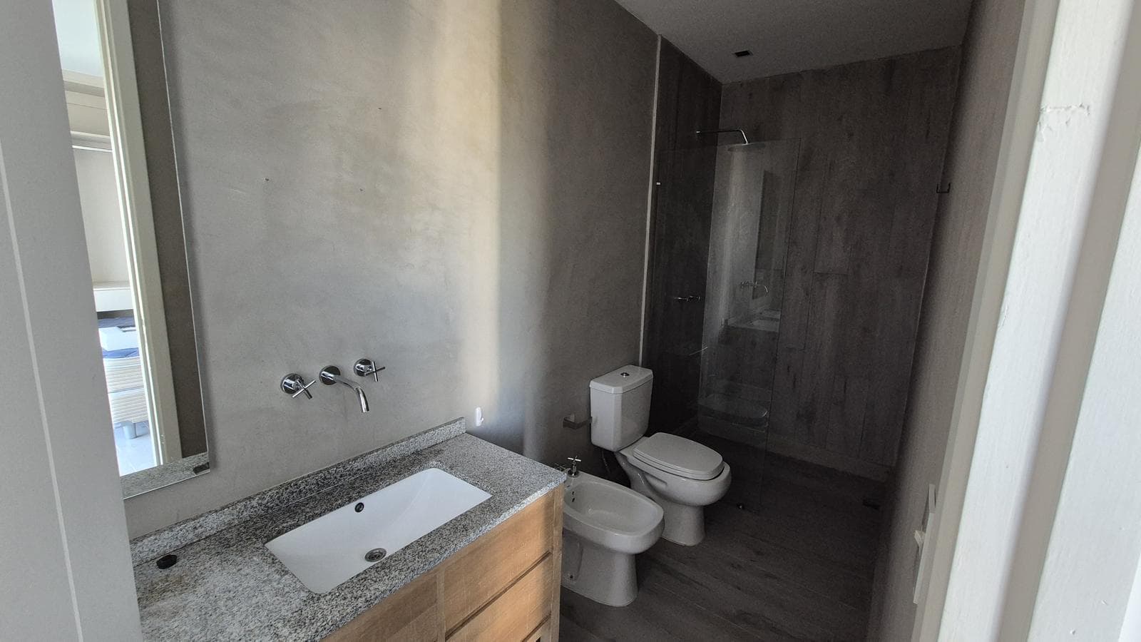 Luxury home with 5 en-suite bedrooms overlooking the lagoon in Barbarita—FOR SALE and FOR RENT