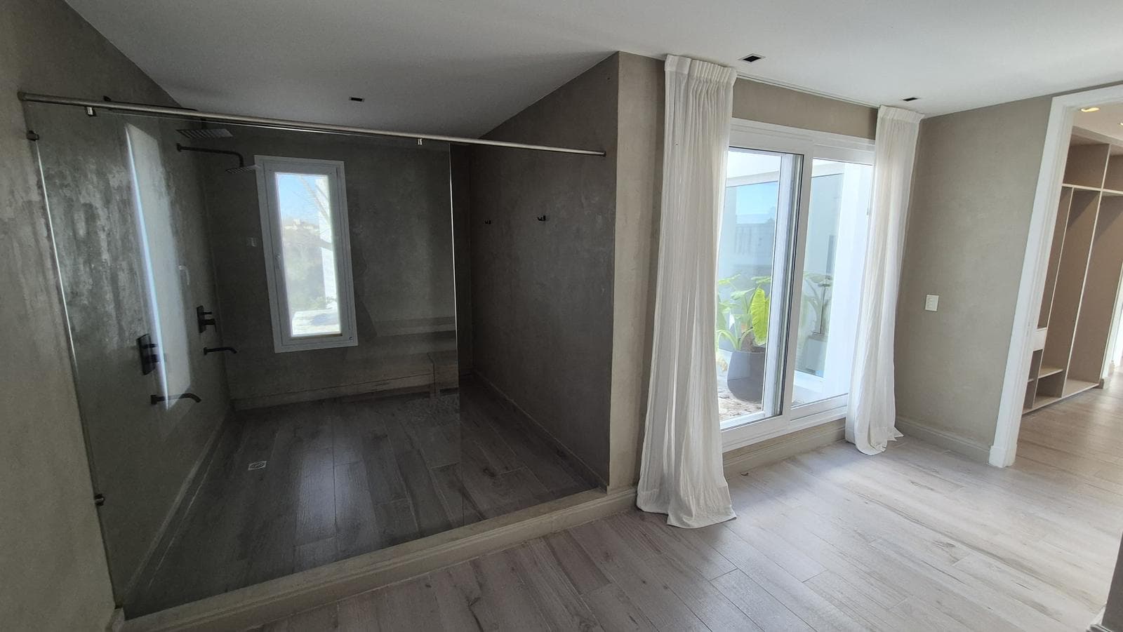 Luxury home with 5 en-suite bedrooms overlooking the lagoon in Barbarita—FOR SALE and FOR RENT