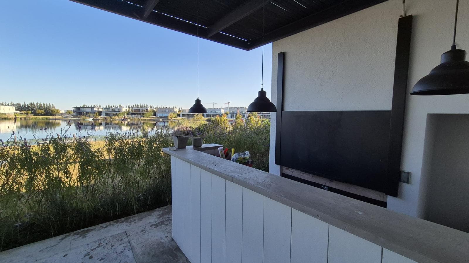 Luxury home with 5 en-suite bedrooms overlooking the lagoon in Barbarita—FOR SALE and FOR RENT
