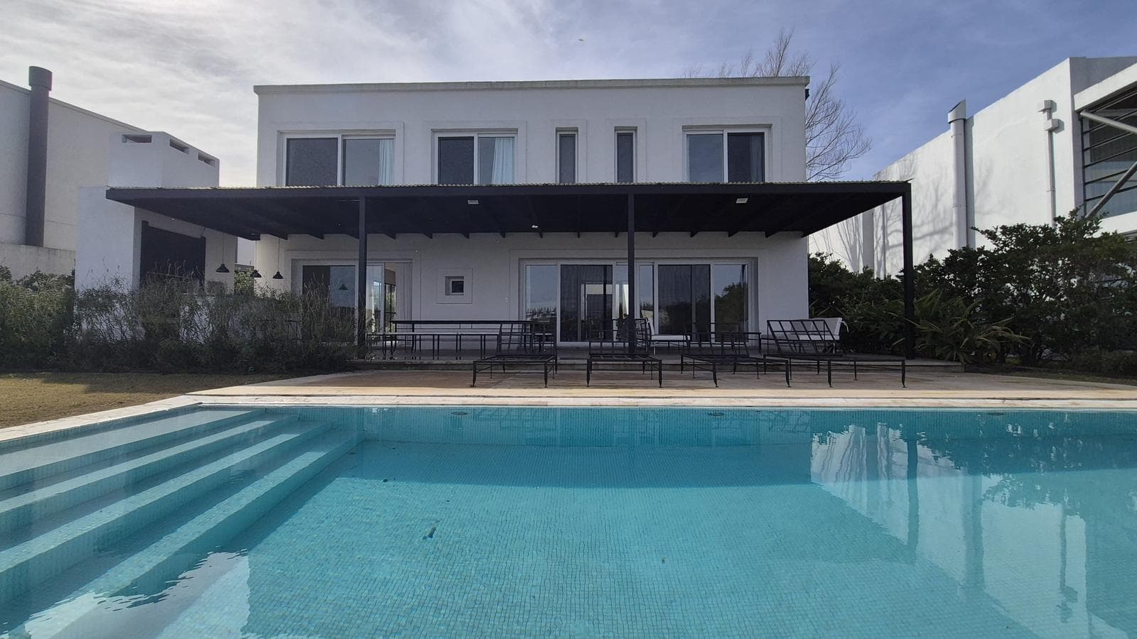 Luxury home with 5 en-suite bedrooms overlooking the lagoon in Barbarita—FOR SALE and FOR RENT