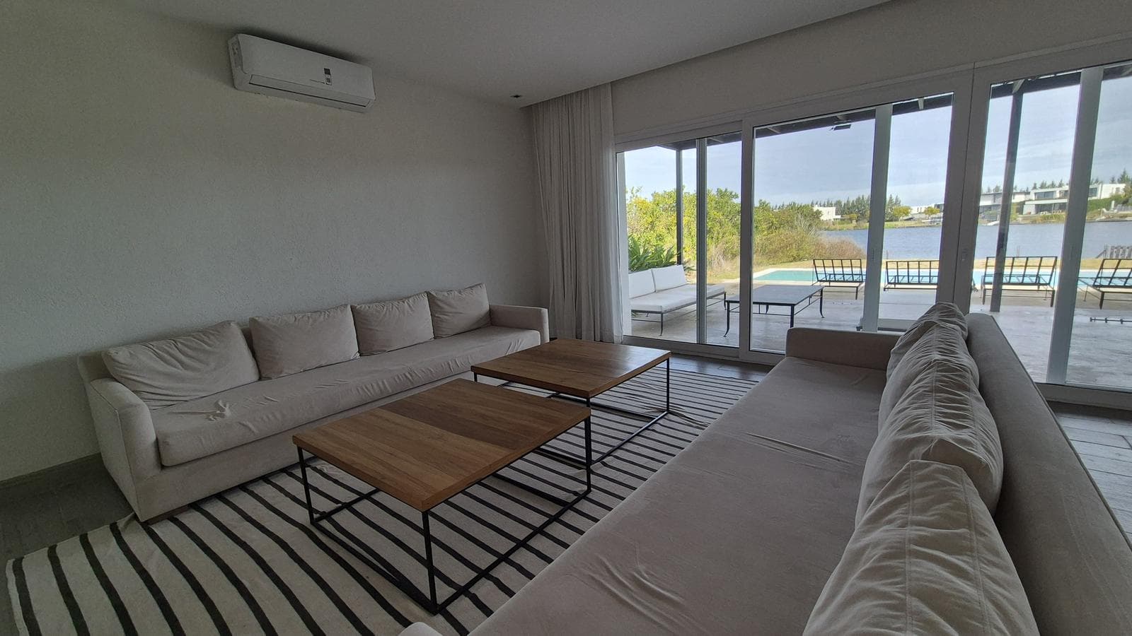 Luxury home with 5 en-suite bedrooms overlooking the lagoon in Barbarita—FOR SALE and FOR RENT