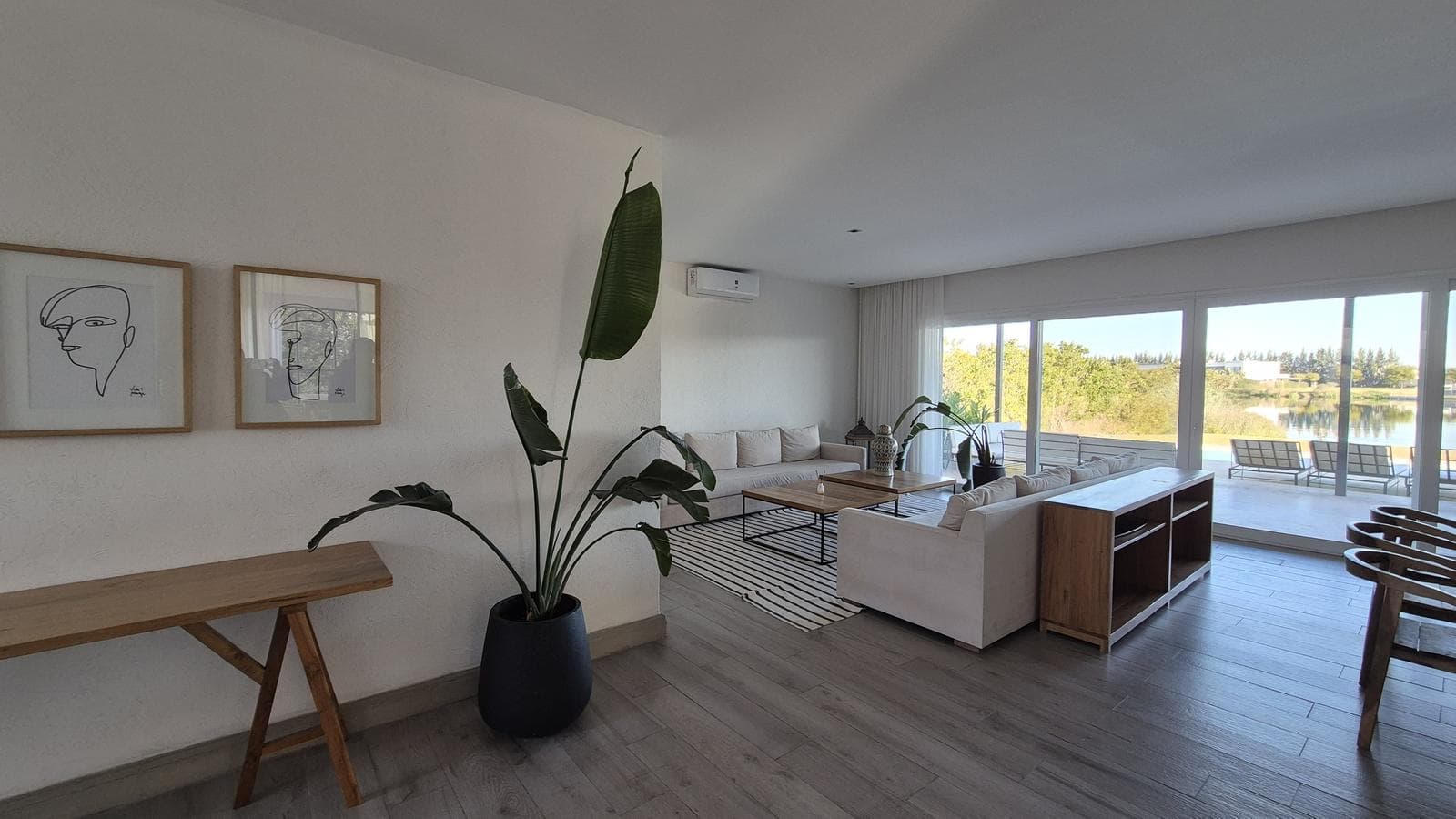 Luxury home with 5 en-suite bedrooms overlooking the lagoon in Barbarita—FOR SALE and FOR RENT