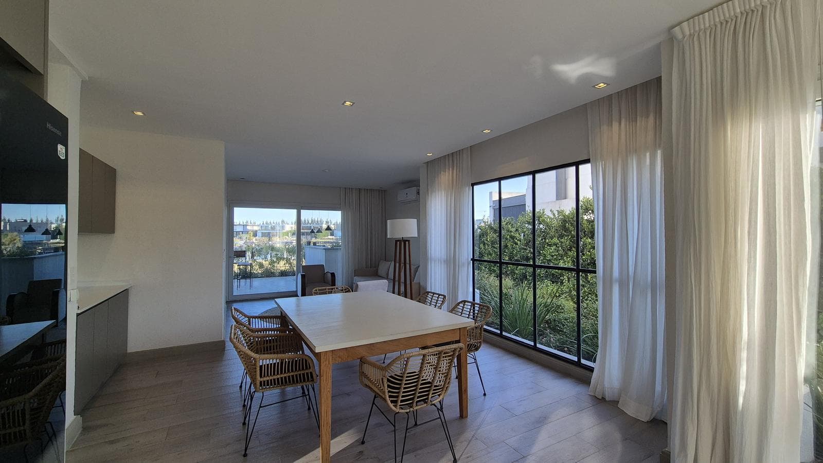 Luxury home with 5 en-suite bedrooms overlooking the lagoon in Barbarita—FOR SALE and FOR RENT