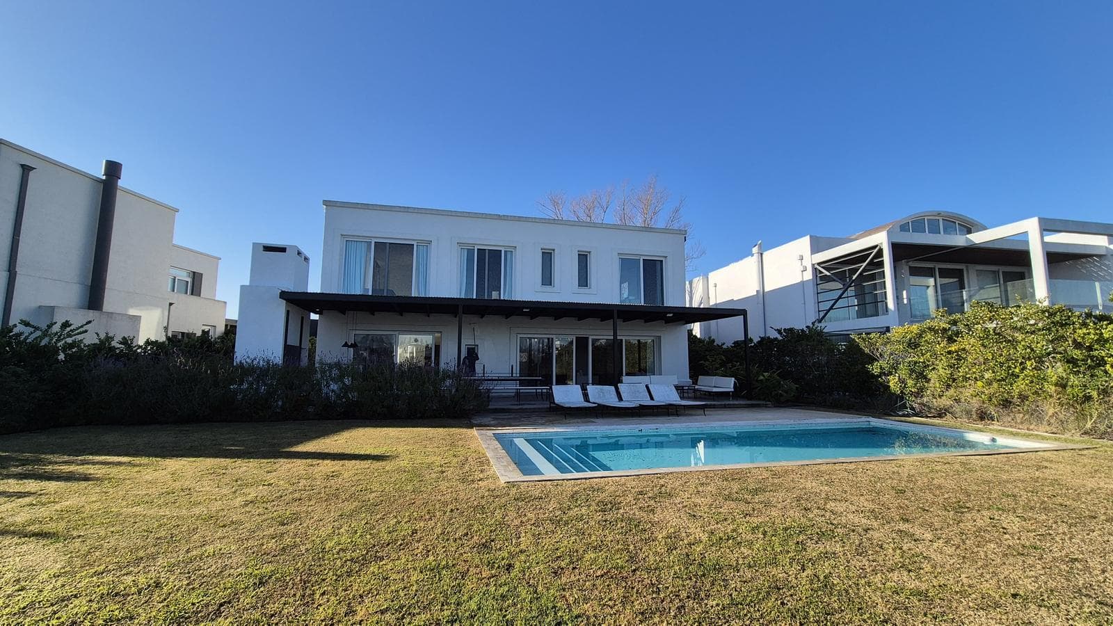 Luxury home with 5 en-suite bedrooms overlooking the lagoon in Barbarita—FOR SALE and FOR RENT