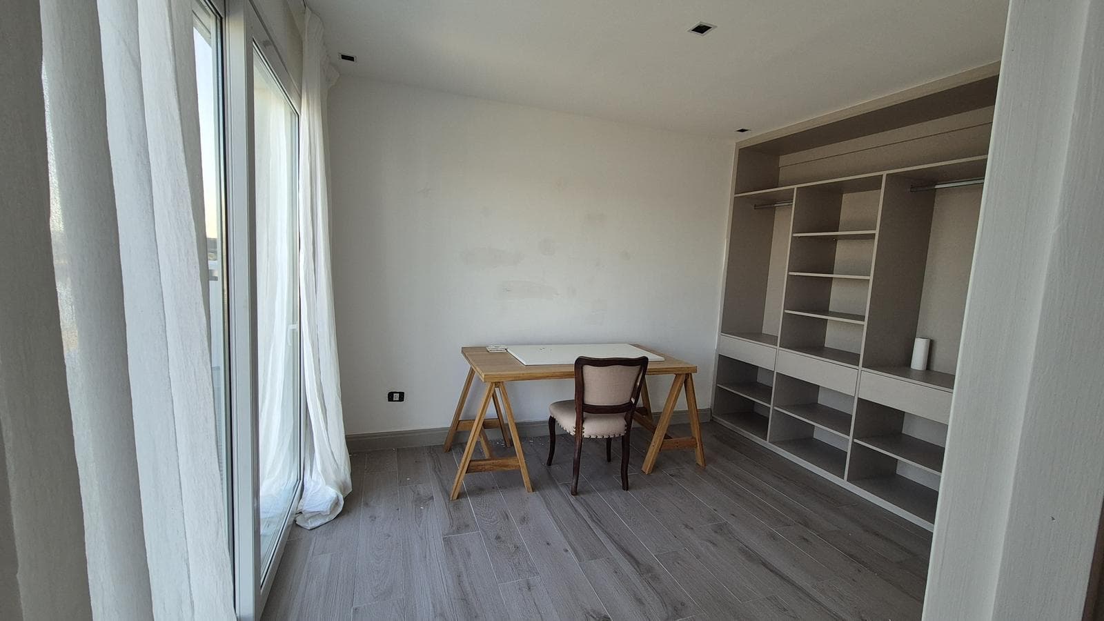 Luxury home with 5 en-suite bedrooms overlooking the lagoon in Barbarita—FOR SALE and FOR RENT