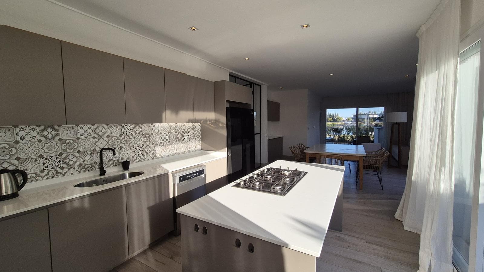 Luxury home with 5 en-suite bedrooms overlooking the lagoon in Barbarita—FOR SALE and FOR RENT