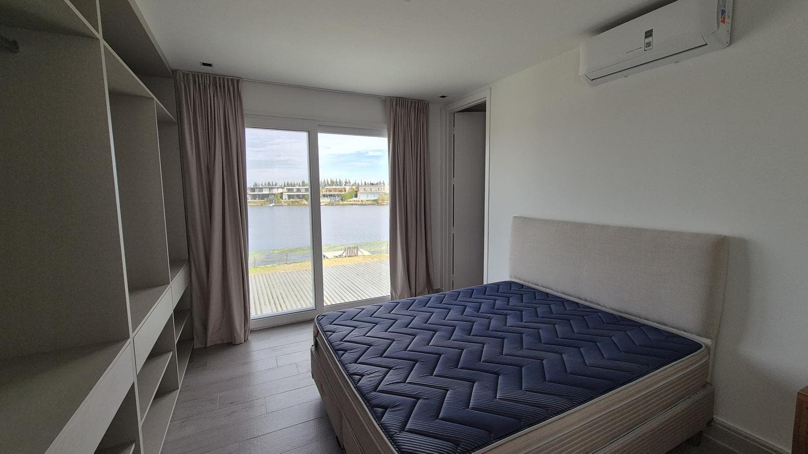 Luxury home with 5 en-suite bedrooms overlooking the lagoon in Barbarita—FOR SALE and FOR RENT