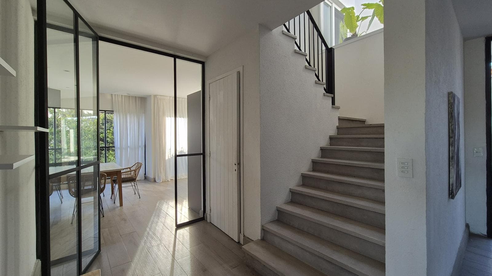 Luxury home with 5 en-suite bedrooms overlooking the lagoon in Barbarita—FOR SALE and FOR RENT