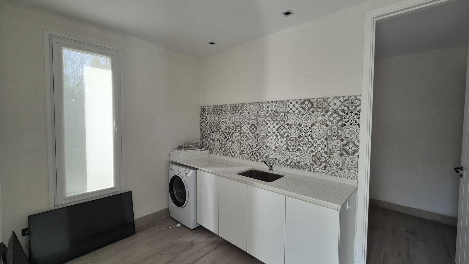 Luxury home with 5 en-suite bedrooms overlooking the lagoon in Barbarita—FOR SALE and FOR RENT
