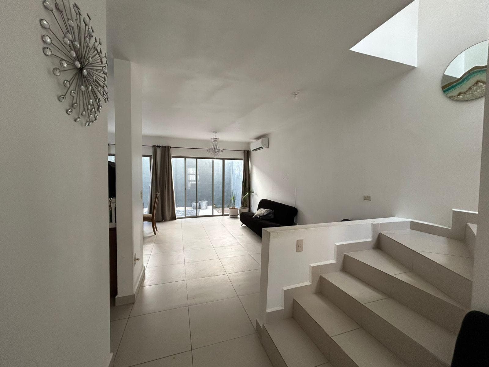 HOUSE FOR SALE IN PRIVADAS DEL CANADA, TORONTO-ESCOBEDO AREA
