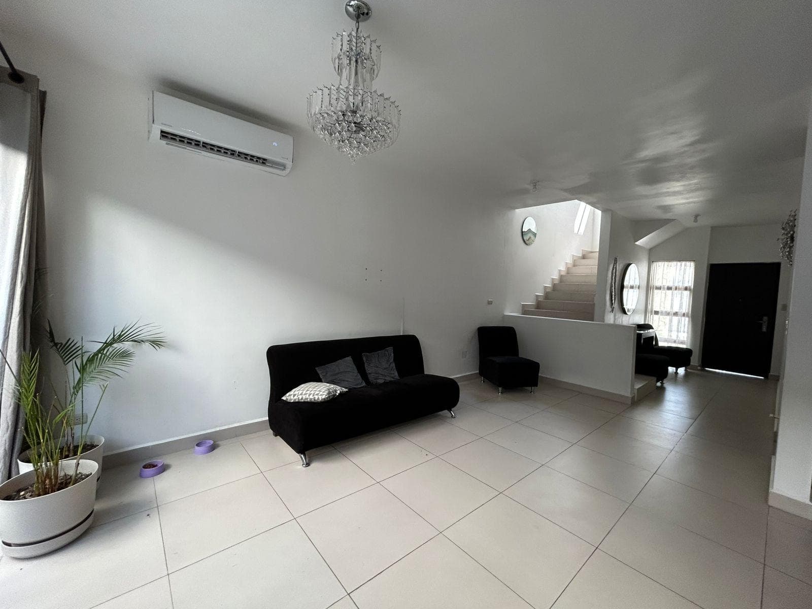 HOUSE FOR SALE IN PRIVADAS DEL CANADA, TORONTO-ESCOBEDO AREA