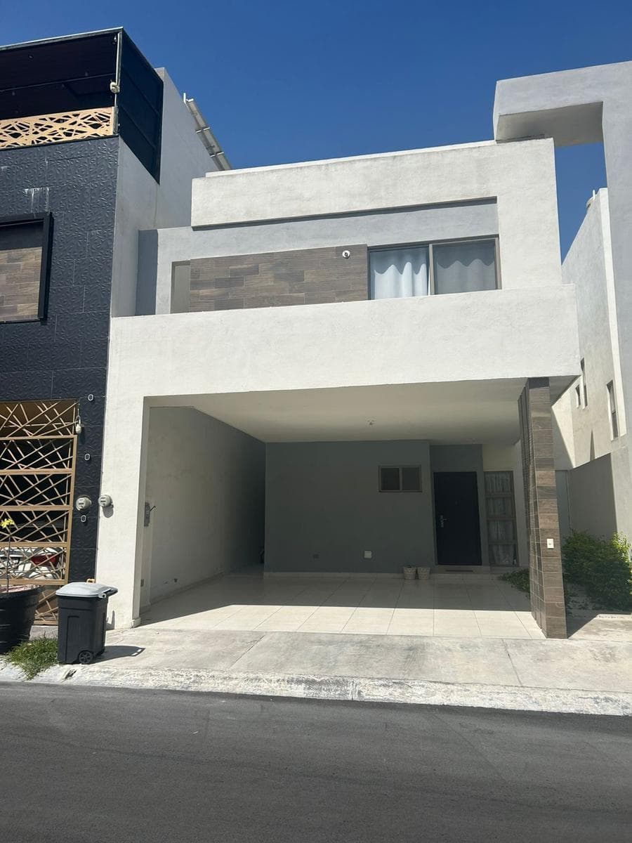 HOUSE FOR SALE IN PRIVADAS DEL CANADA, TORONTO-ESCOBEDO AREA