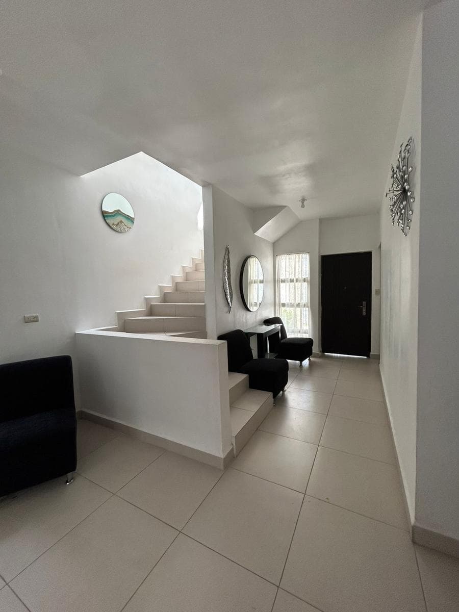 HOUSE FOR SALE IN PRIVADAS DEL CANADA, TORONTO-ESCOBEDO AREA