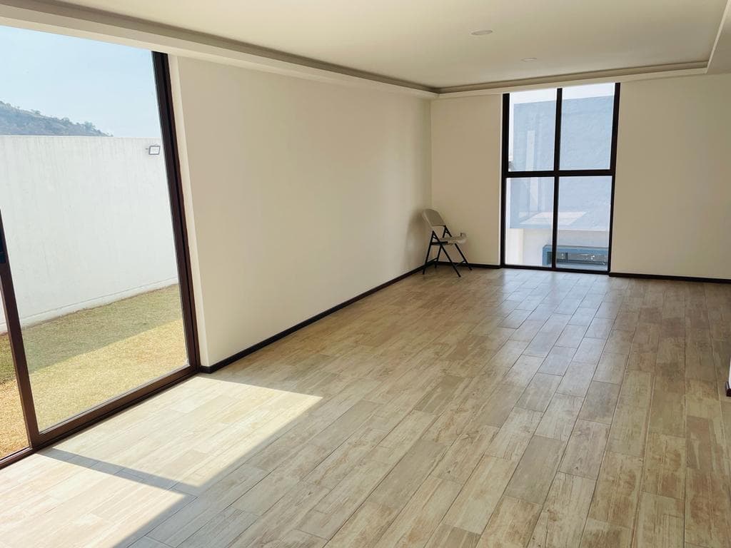 House for Sale in the Lago Esmeralda Residential Complex