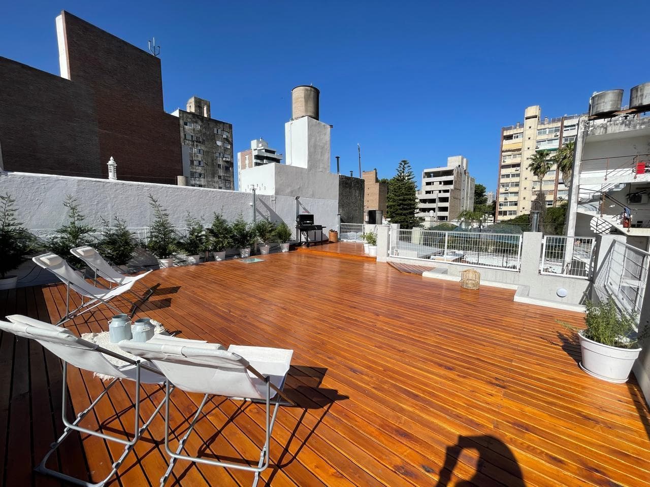 3-bedroom house for sale, fully renovated, with a garage, yard, and terrace, in Pichincha