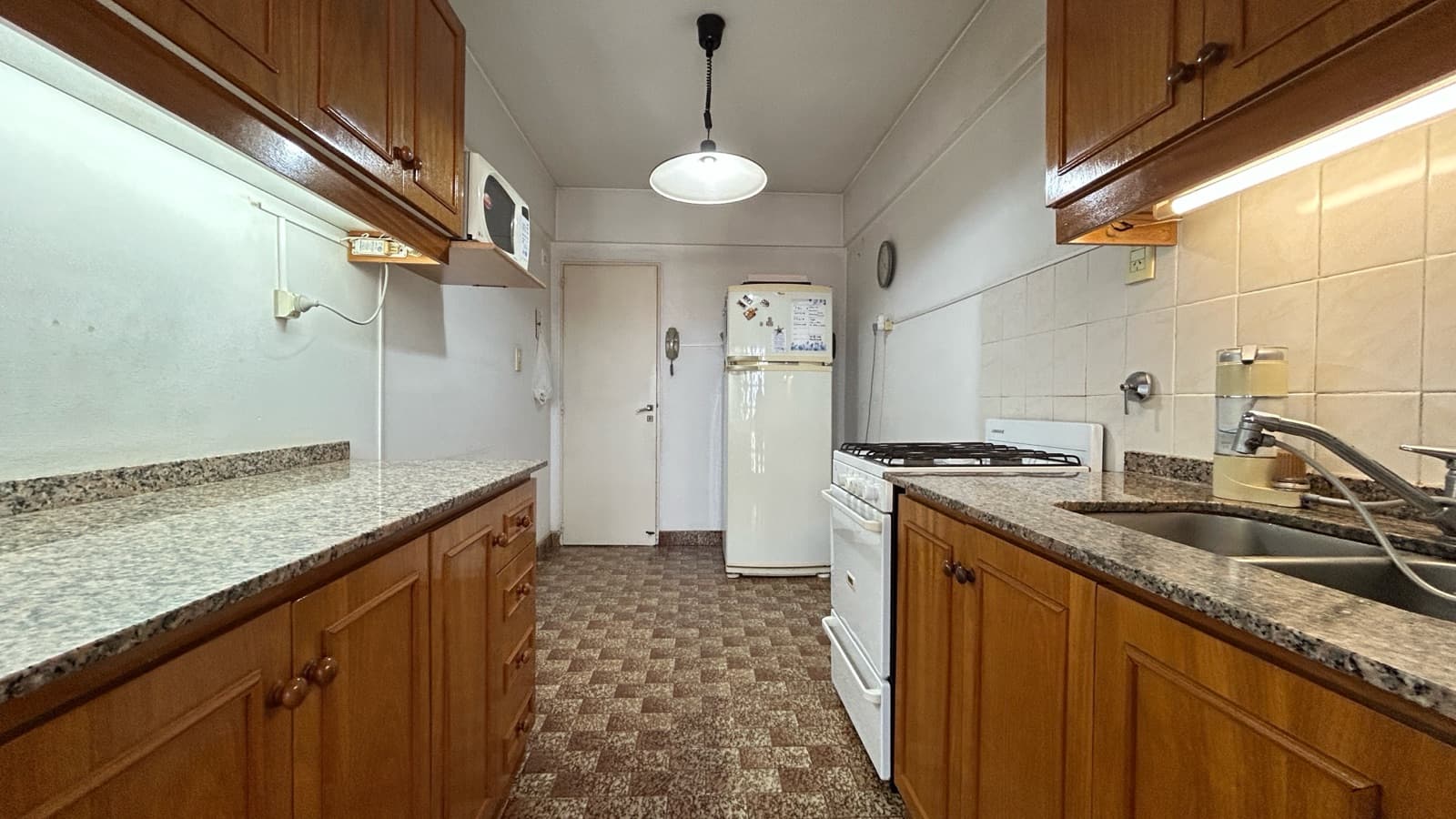 TWO-BEDROOM APARTMENT WITH GARAGE IN DOWNTOWN ROSARIO