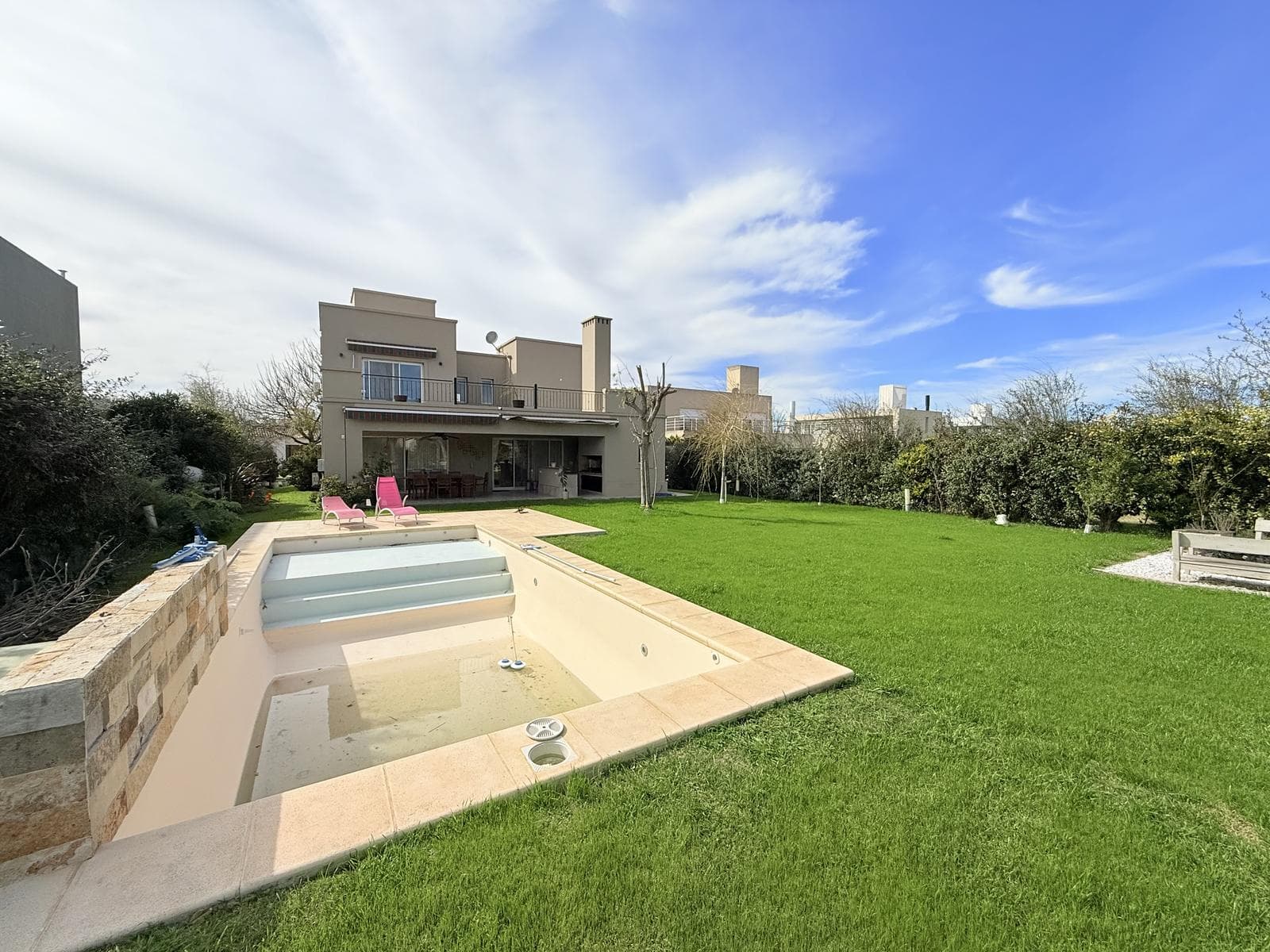 FOR SALE - 4-bedroom house - San Sebastian, Funes