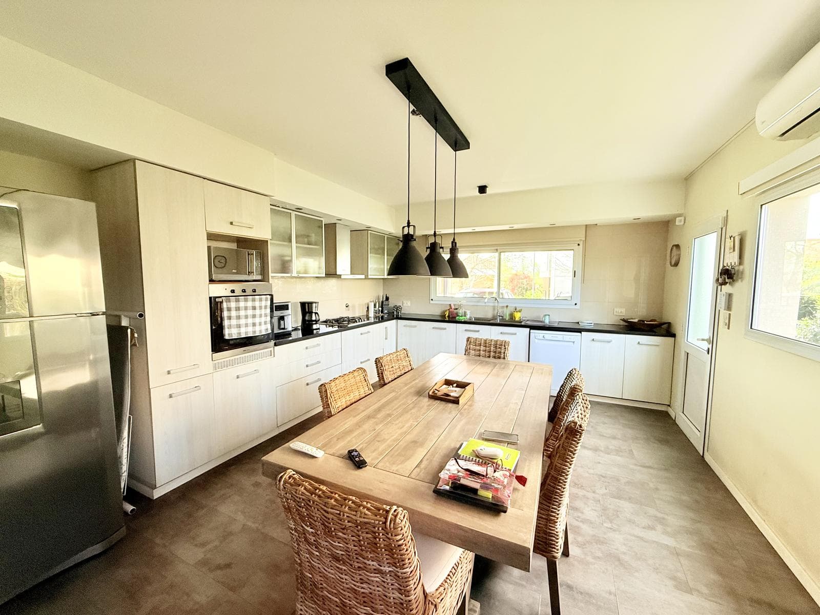 FOR SALE - 4-bedroom house - San Sebastian, Funes
