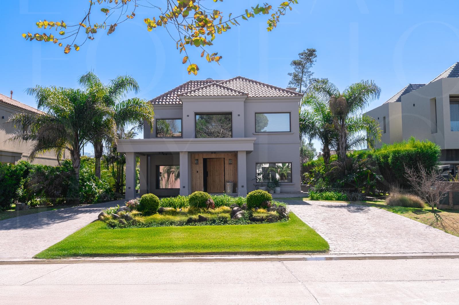 House for sale, 7 rooms, in the Saint Thomas Este neighborhood of Canning, Canning, near the golf course