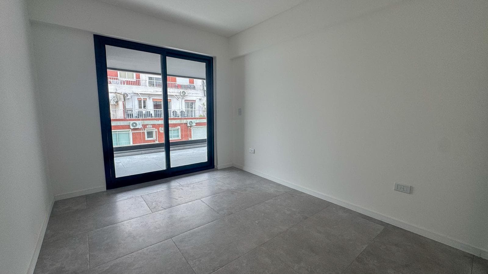 For Sale: Laprida 1300 - 3-Bedroom Apartment in Recoleta - Balcony/Terrace Facing the Street