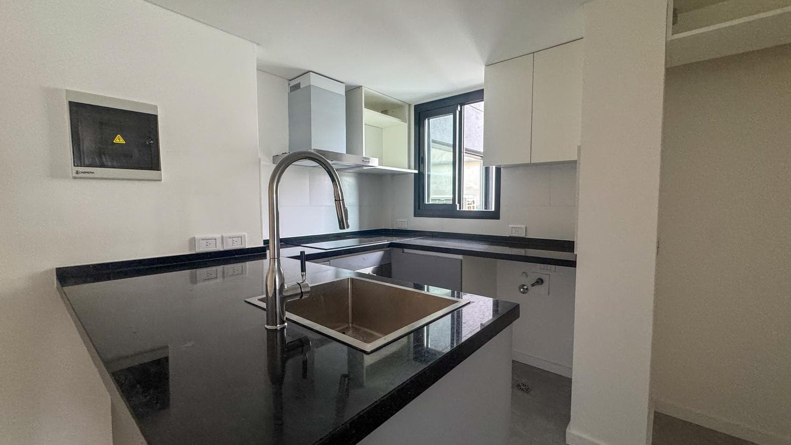 For Sale: Laprida 1300 - 3-Bedroom Apartment in Recoleta - Balcony/Terrace Facing the Street