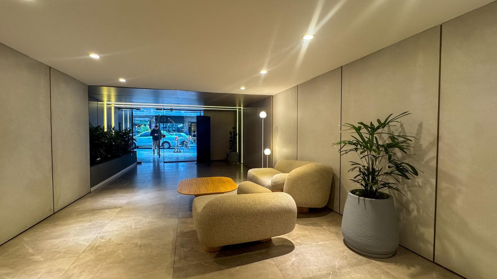 For Sale: Laprida 1300 - 3-Bedroom Apartment in Recoleta - Balcony/Terrace Facing the Street