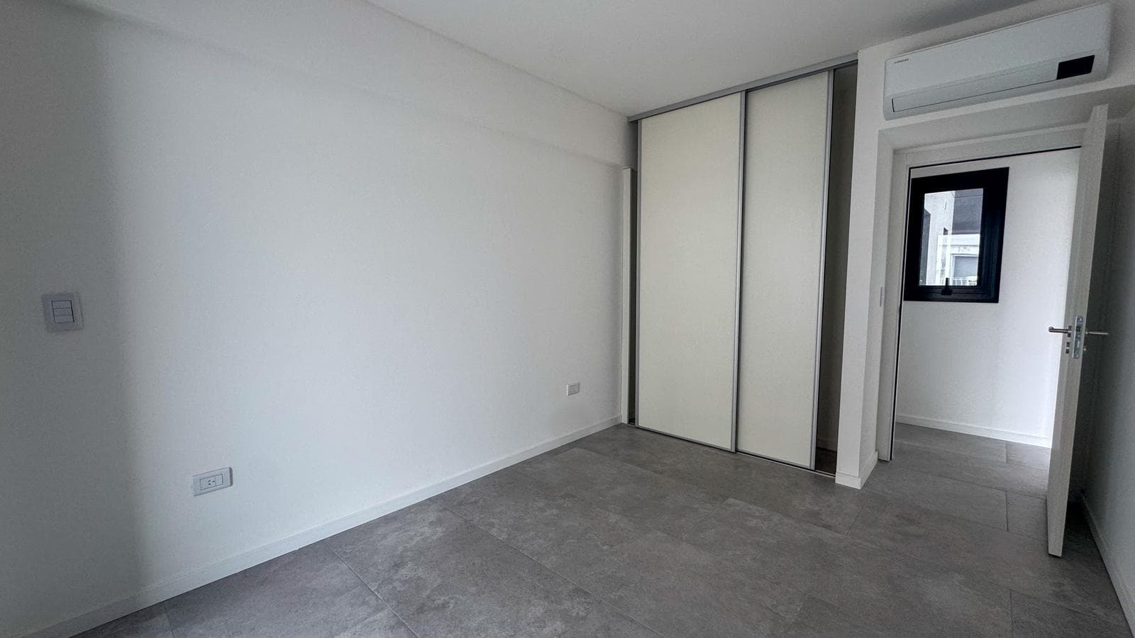 For Sale: Laprida 1300 - 3-Bedroom Apartment in Recoleta - Balcony/Terrace Facing the Street