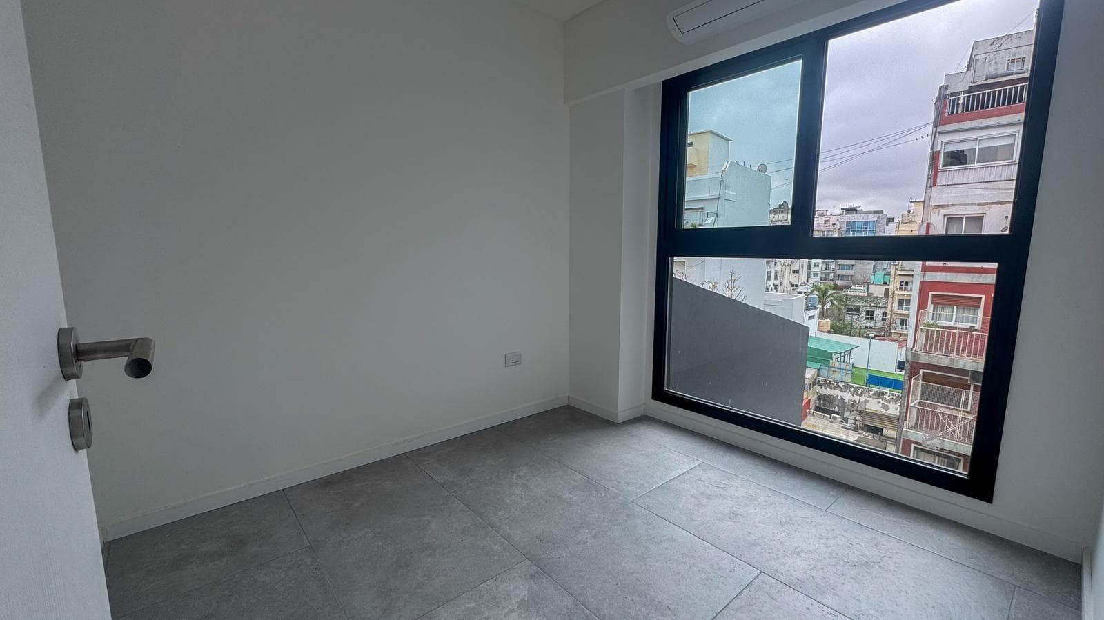 For Sale: Laprida 1300 - 3-Bedroom Apartment in Recoleta - Balcony/Terrace Facing the Street
