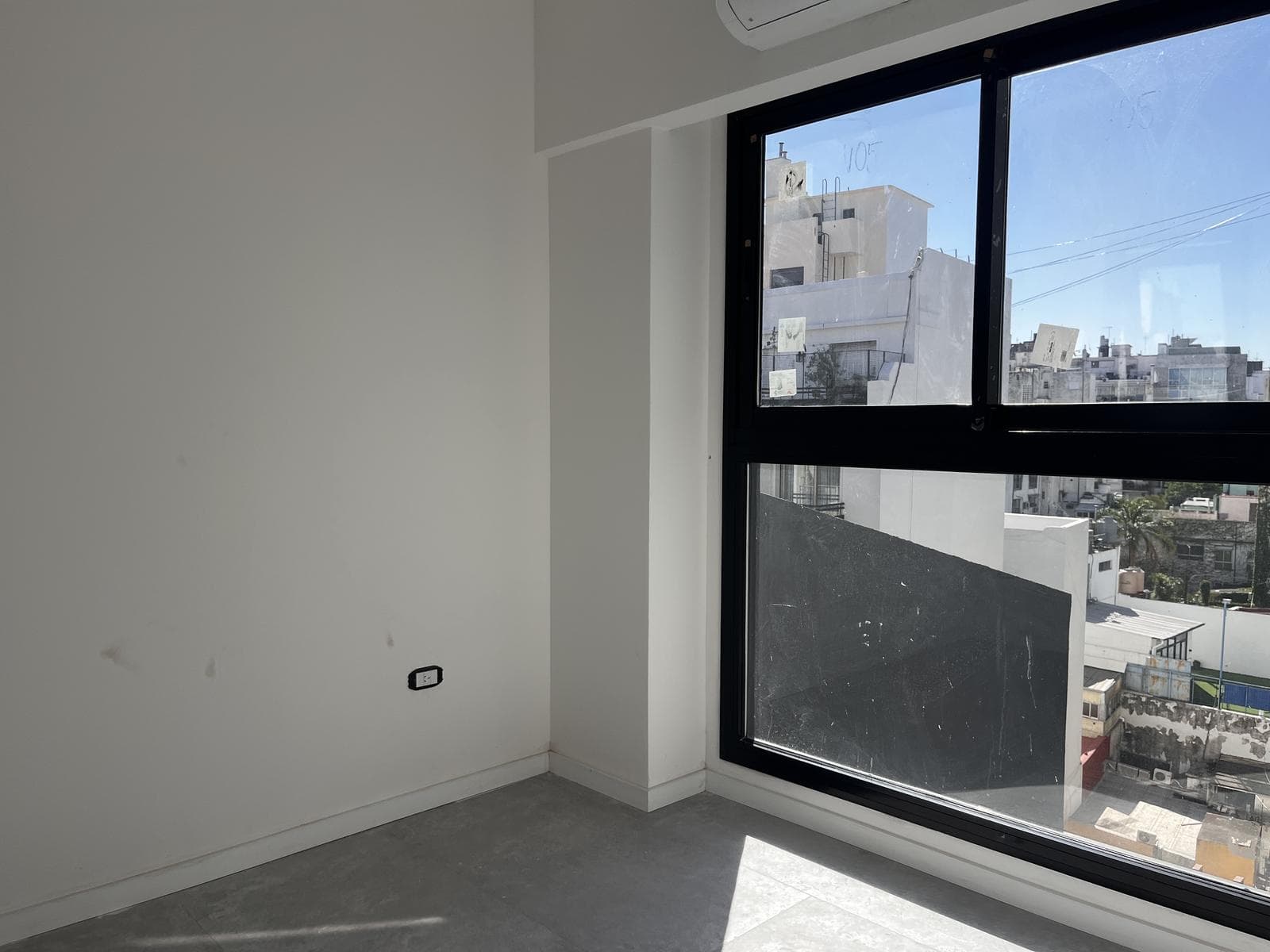 For Sale: Laprida 1300 - 3-Bedroom Apartment in Recoleta - Balcony/Terrace Facing the Street