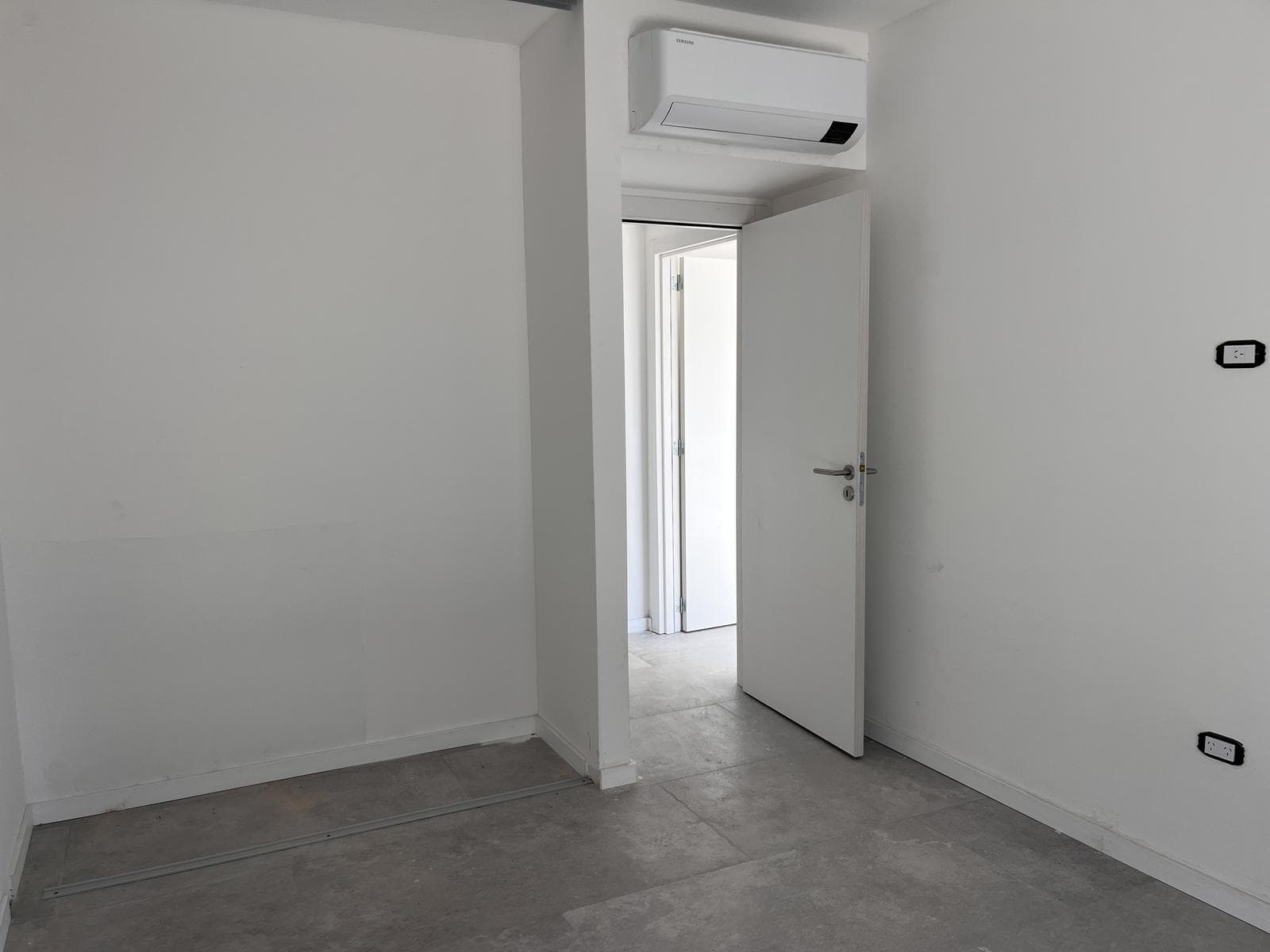 For Sale: Laprida 1300 - 3-Bedroom Apartment in Recoleta - Balcony/Terrace Facing the Street