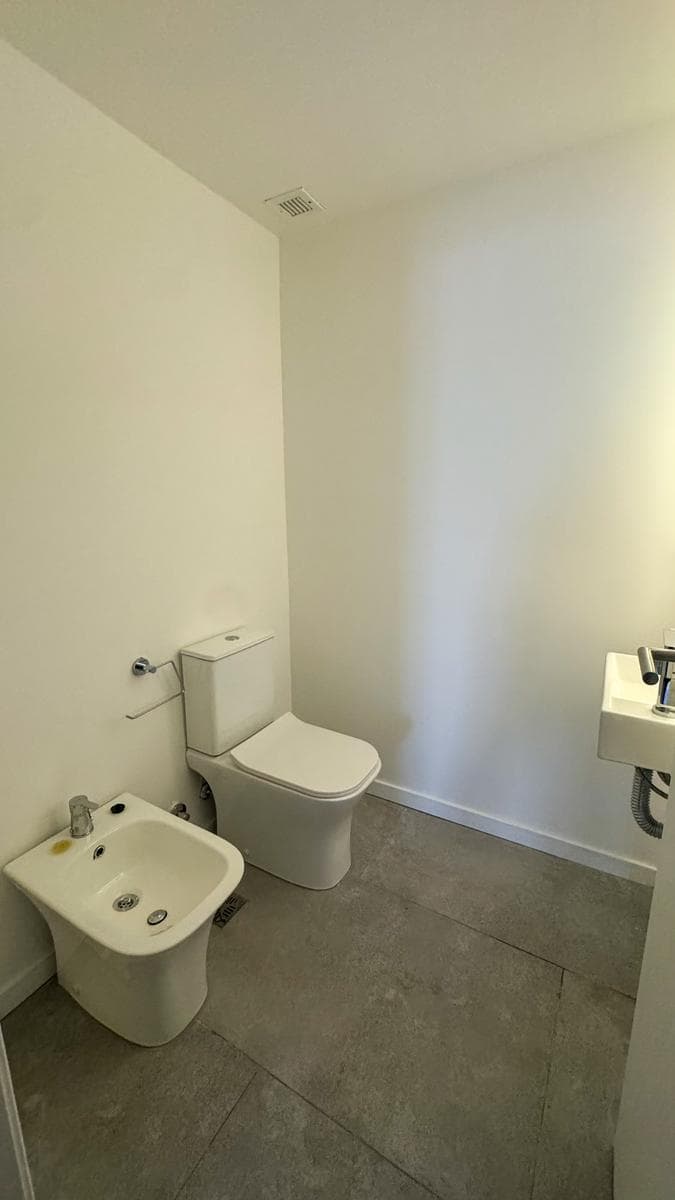 For Sale: Laprida 1300 - 3-Bedroom Apartment in Recoleta - Balcony/Terrace Facing the Street