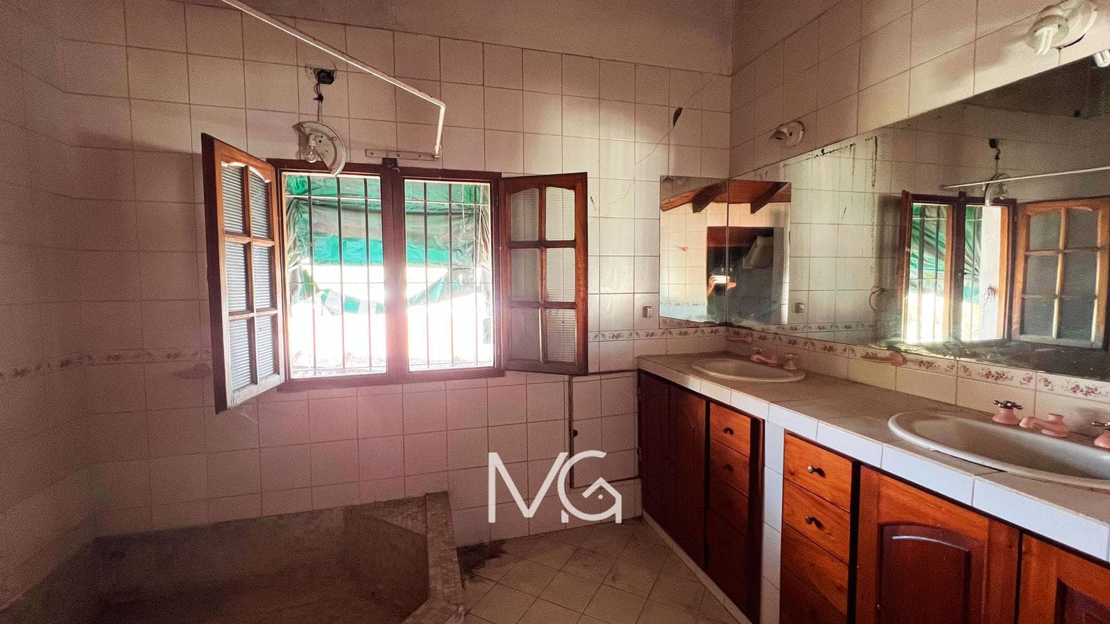 6-Bedroom House for Sale with Pool in Adrogue