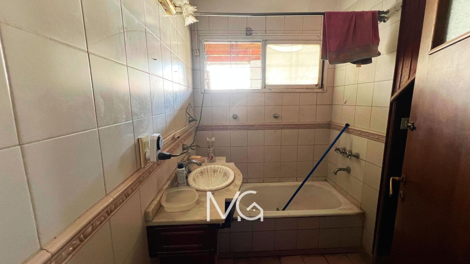 6-Bedroom House for Sale with Pool in Adrogue