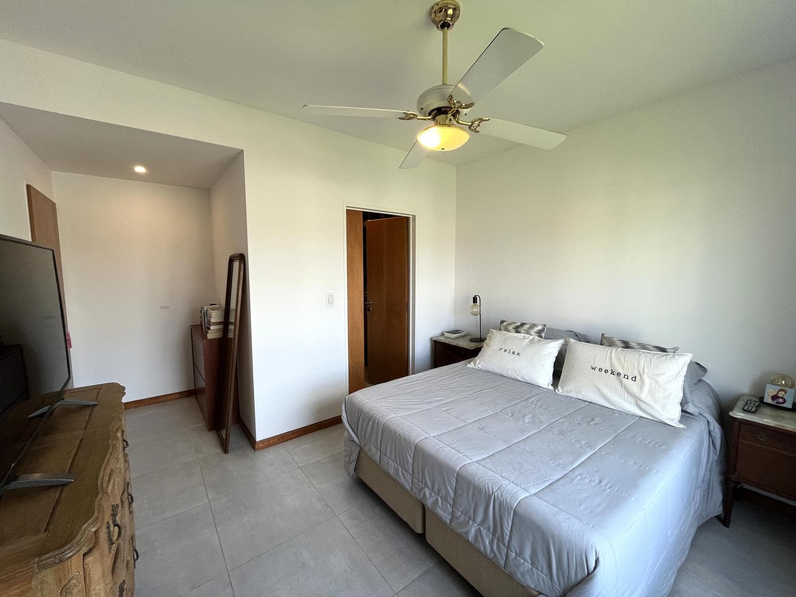 Great opportunity! Bright, ideal as a primary residence or investment. Ing. Maschwitz. 3 rooms, grill, balcony, surrounded by nature