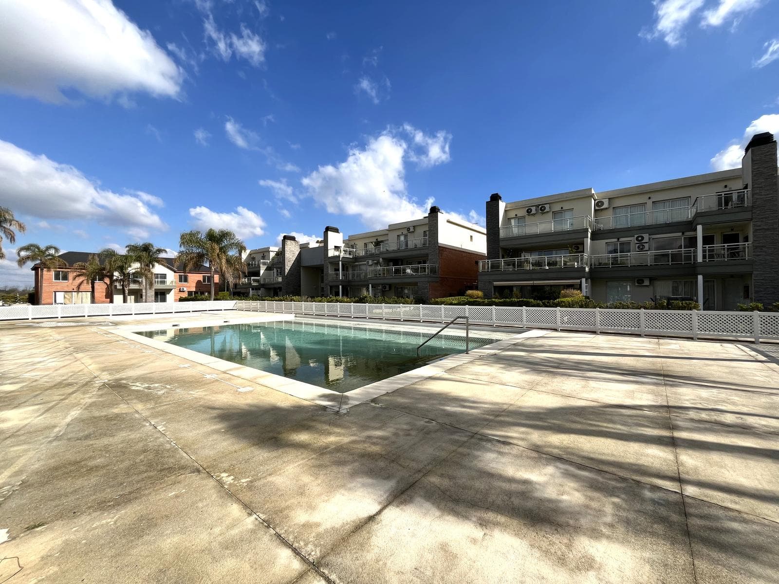 Great opportunity! Bright, ideal as a primary residence or investment. Ing. Maschwitz. 3 rooms, grill, balcony, surrounded by nature