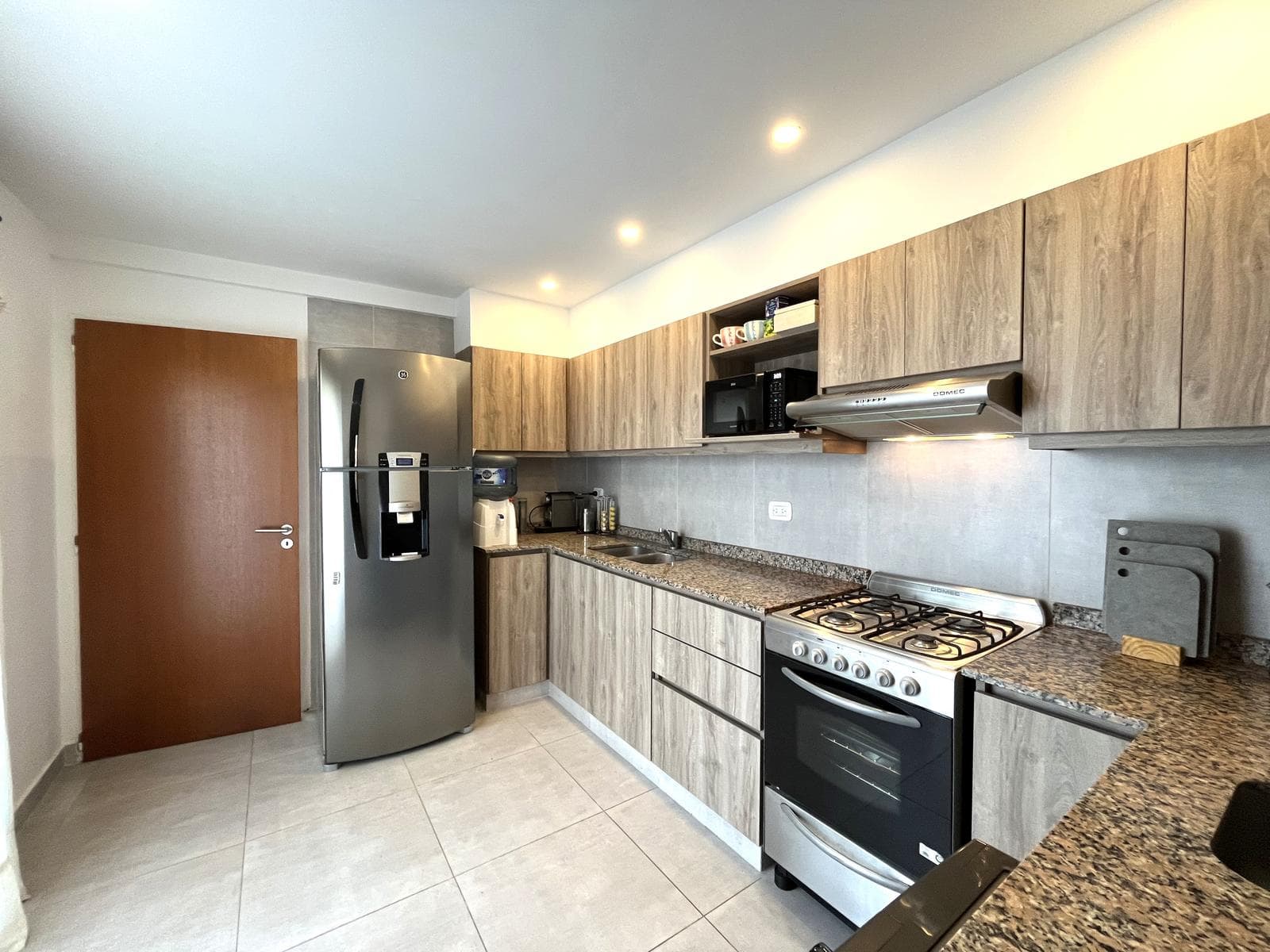 Great opportunity! Bright, ideal as a primary residence or investment. Ing. Maschwitz. 3 rooms, grill, balcony, surrounded by nature