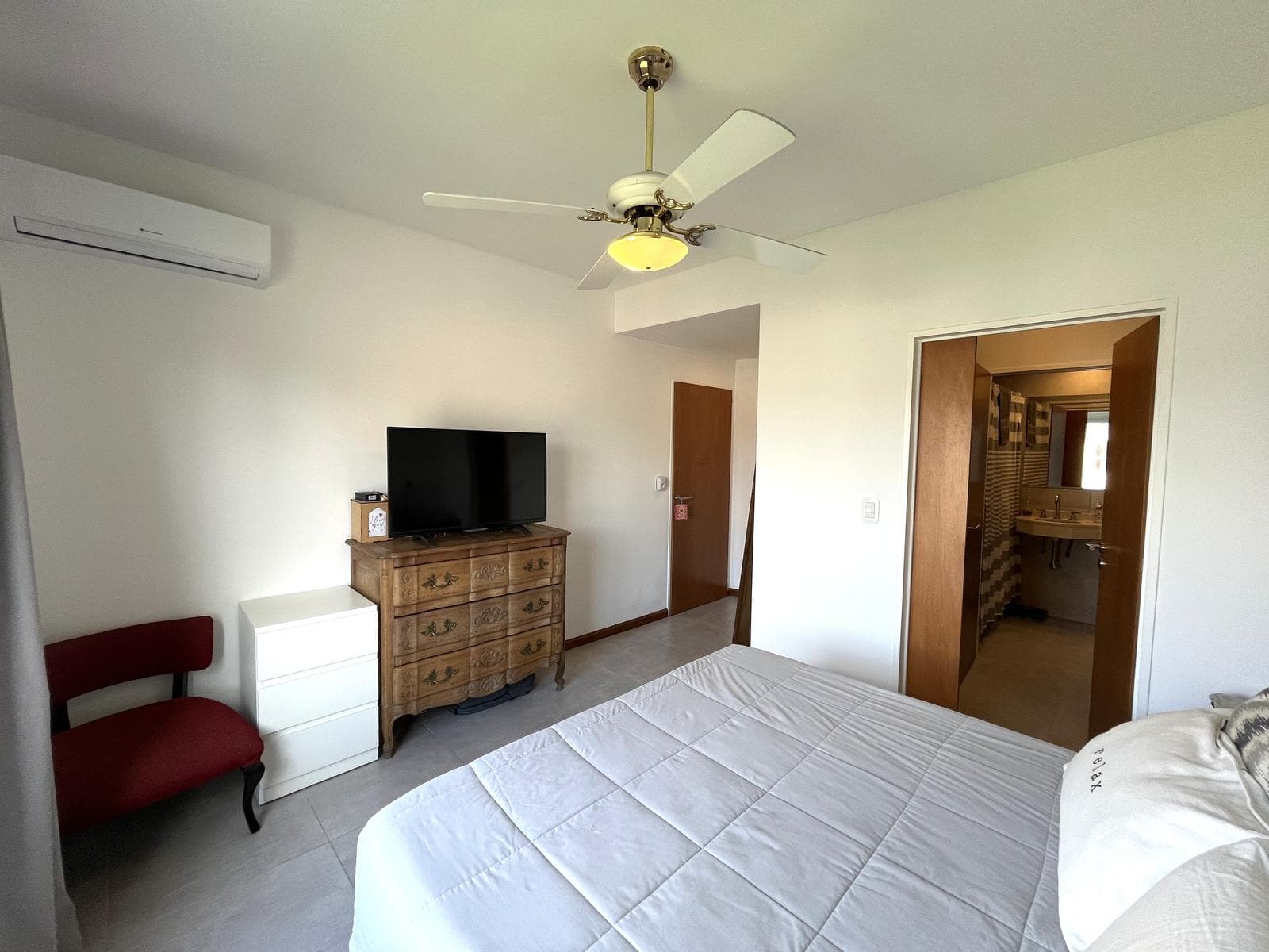 Great opportunity! Bright, ideal as a primary residence or investment. Ing. Maschwitz. 3 rooms, grill, balcony, surrounded by nature