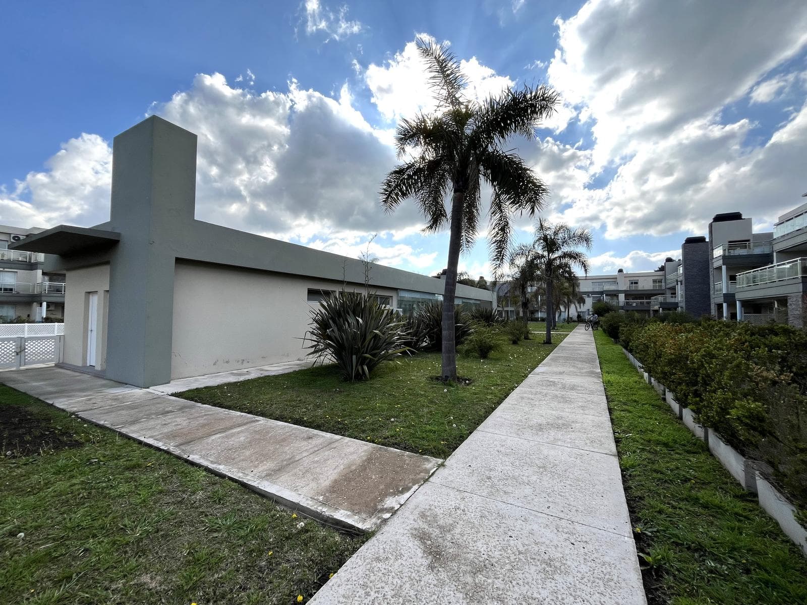 Great opportunity! Bright, ideal as a primary residence or investment. Ing. Maschwitz. 3 rooms, grill, balcony, surrounded by nature