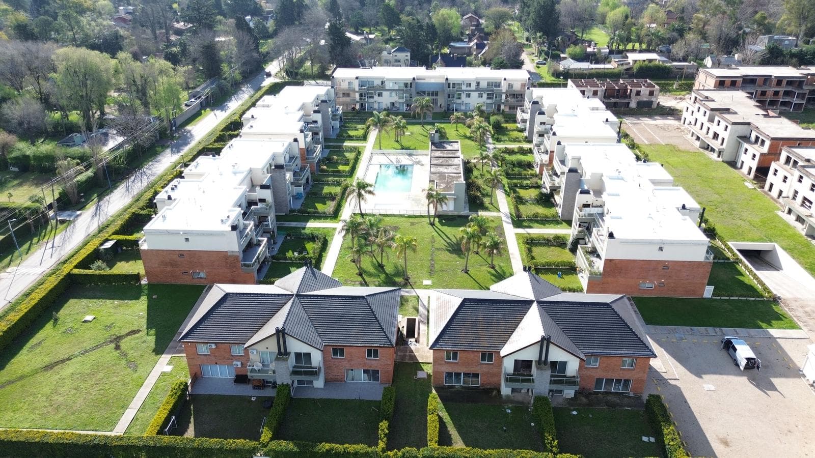Great opportunity! Bright, ideal as a primary residence or investment. Ing. Maschwitz. 3 rooms, grill, balcony, surrounded by nature