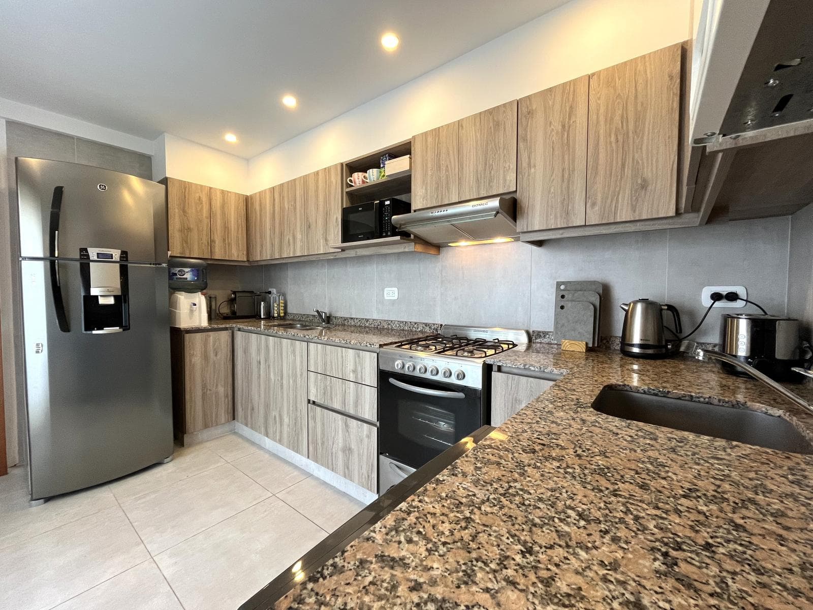 Great opportunity! Bright, ideal as a primary residence or investment. Ing. Maschwitz. 3 rooms, grill, balcony, surrounded by nature