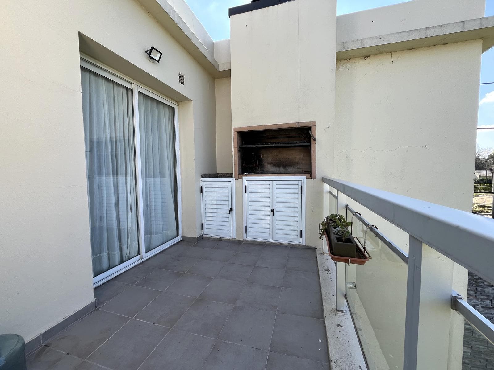 Great opportunity! Bright, ideal as a primary residence or investment. Ing. Maschwitz. 3 rooms, grill, balcony, surrounded by nature