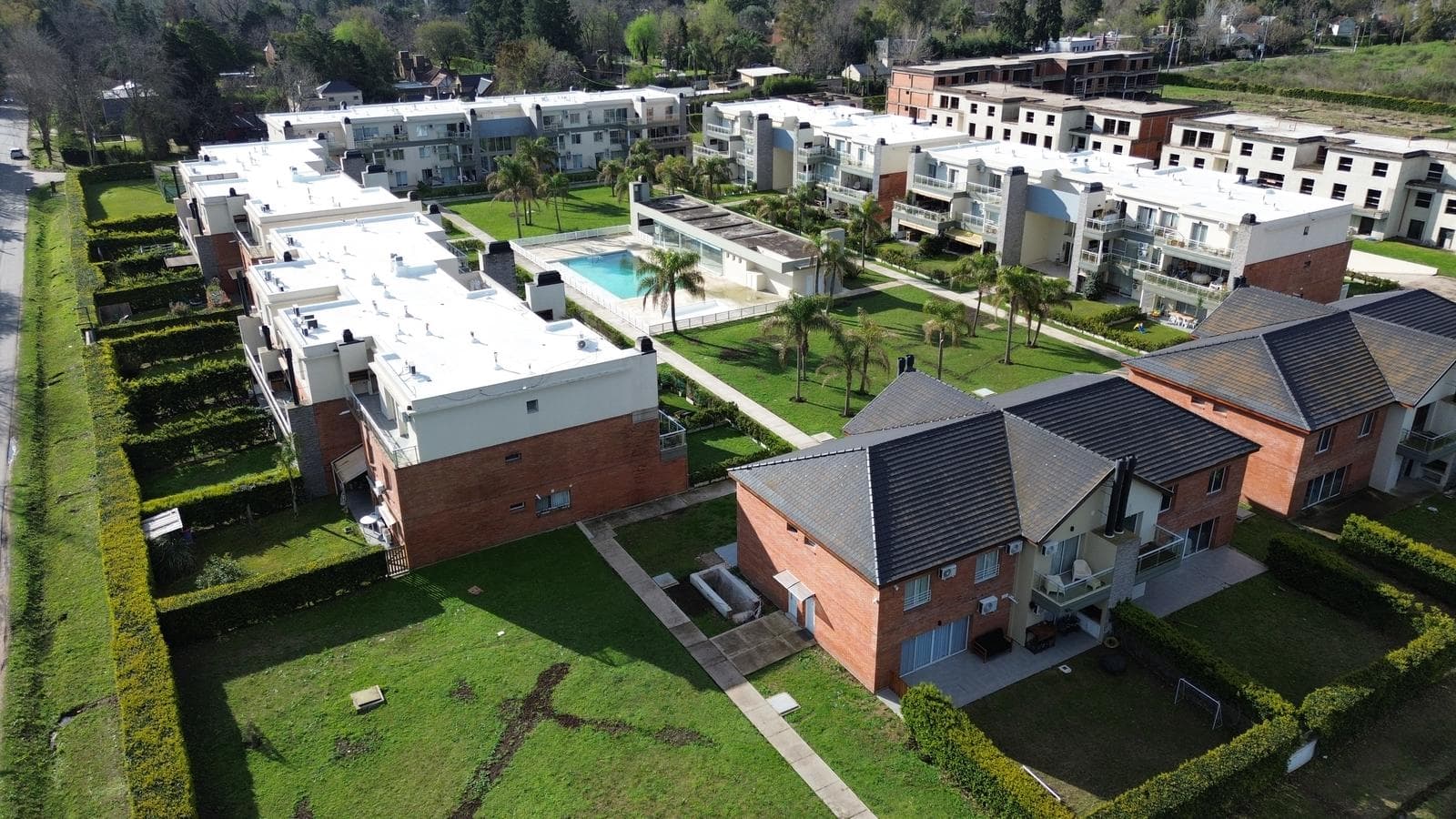 Great opportunity! Bright, ideal as a primary residence or investment. Ing. Maschwitz. 3 rooms, grill, balcony, surrounded by nature