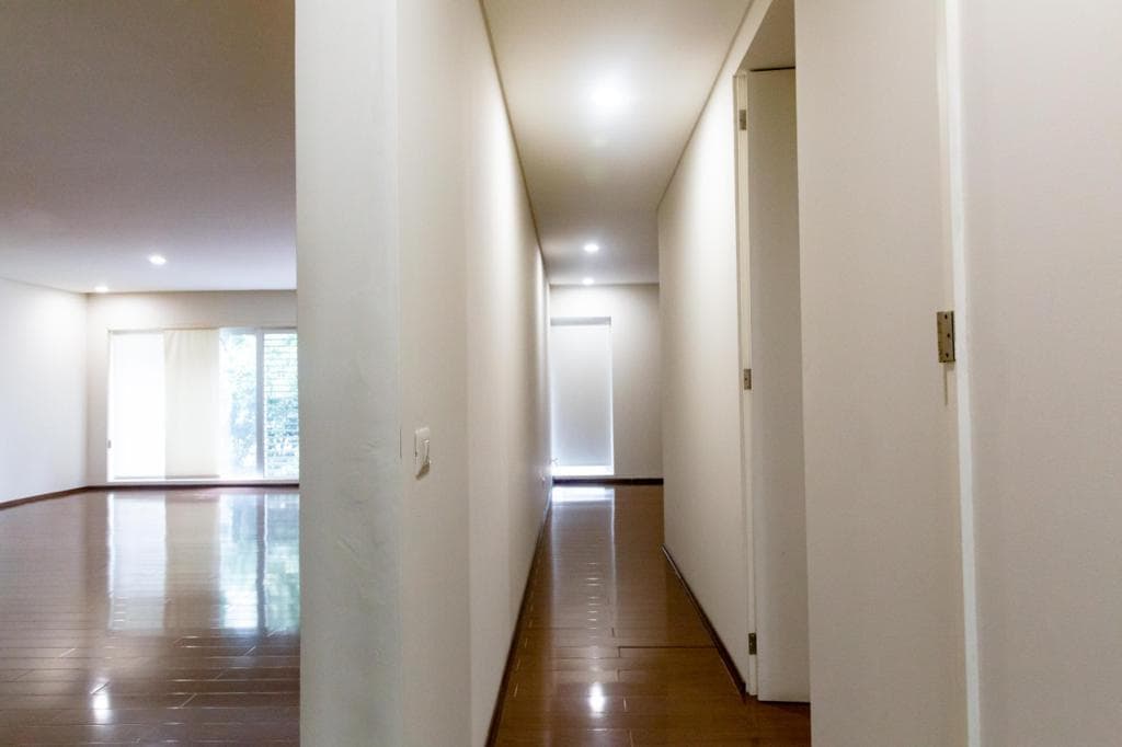 Modern 150-meter apartment with luxury finishes for sale in an excellent location.