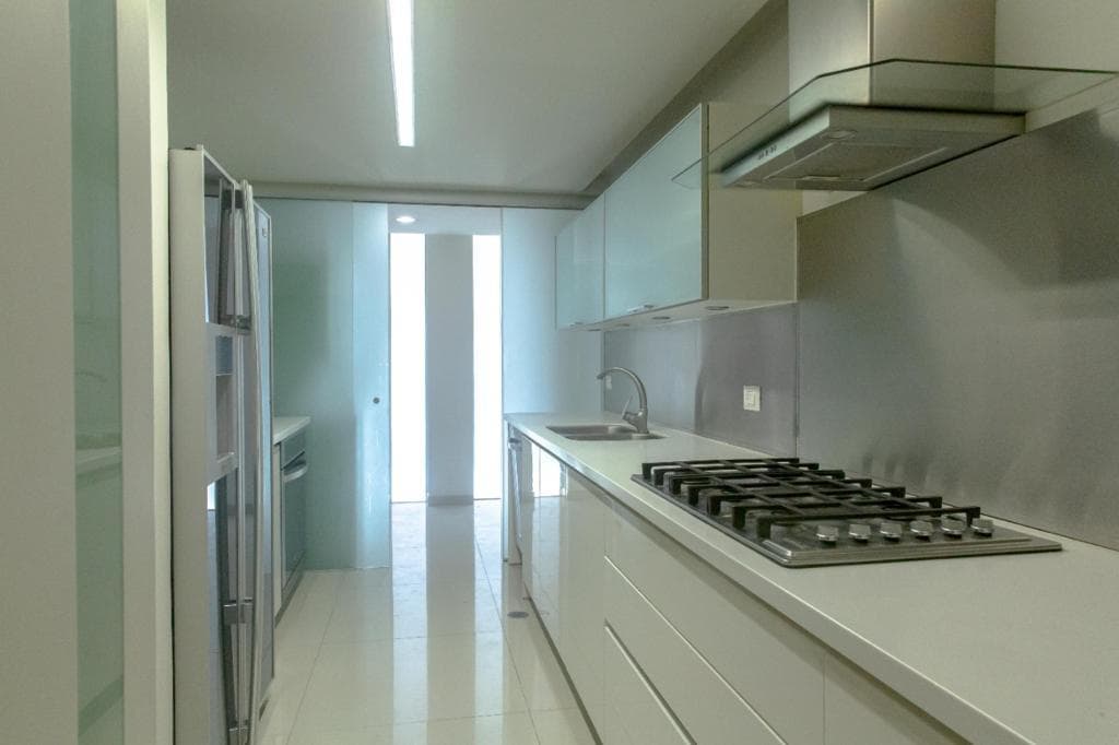 Modern 150-meter apartment with luxury finishes for sale in an excellent location.