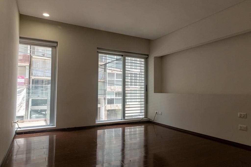 Modern 150-meter apartment with luxury finishes for sale in an excellent location.