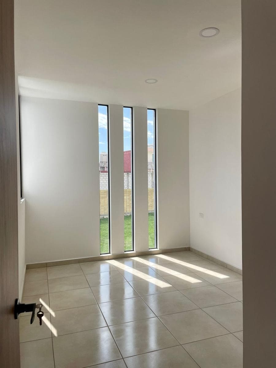 HOUSE FOR SALE BEHIND PLAZA SAN DIEGO